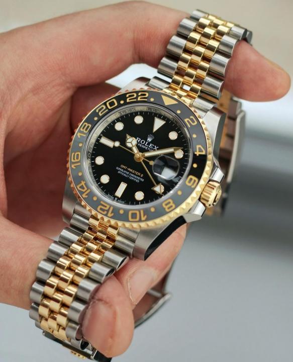 Role_x GMT Master II Zombie Black Grey Steel Yellow Gold Watch Two-tone Luxury Edition Premium Quality Luxurystuffs.in