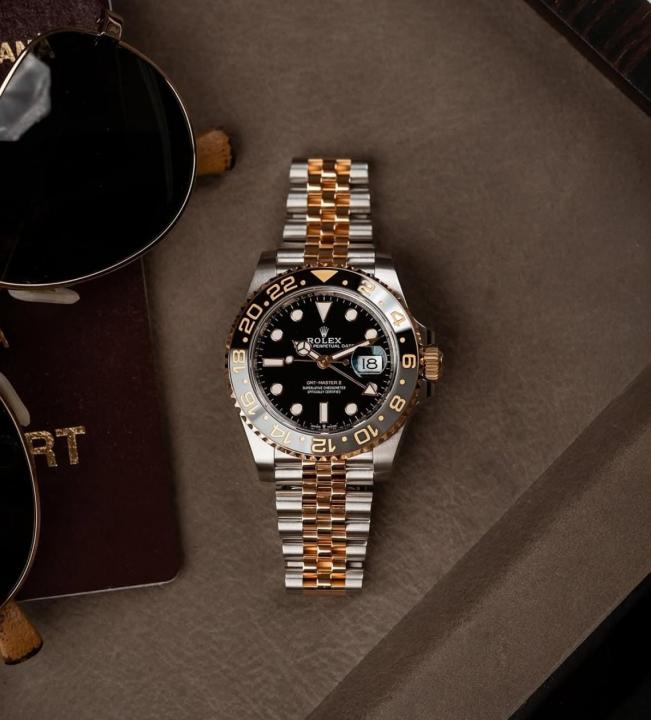 Role_x GMT Master II Zombie Black Grey Steel Yellow Gold Watch Two-tone Luxury Edition Premium Quality Luxurystuffs.in