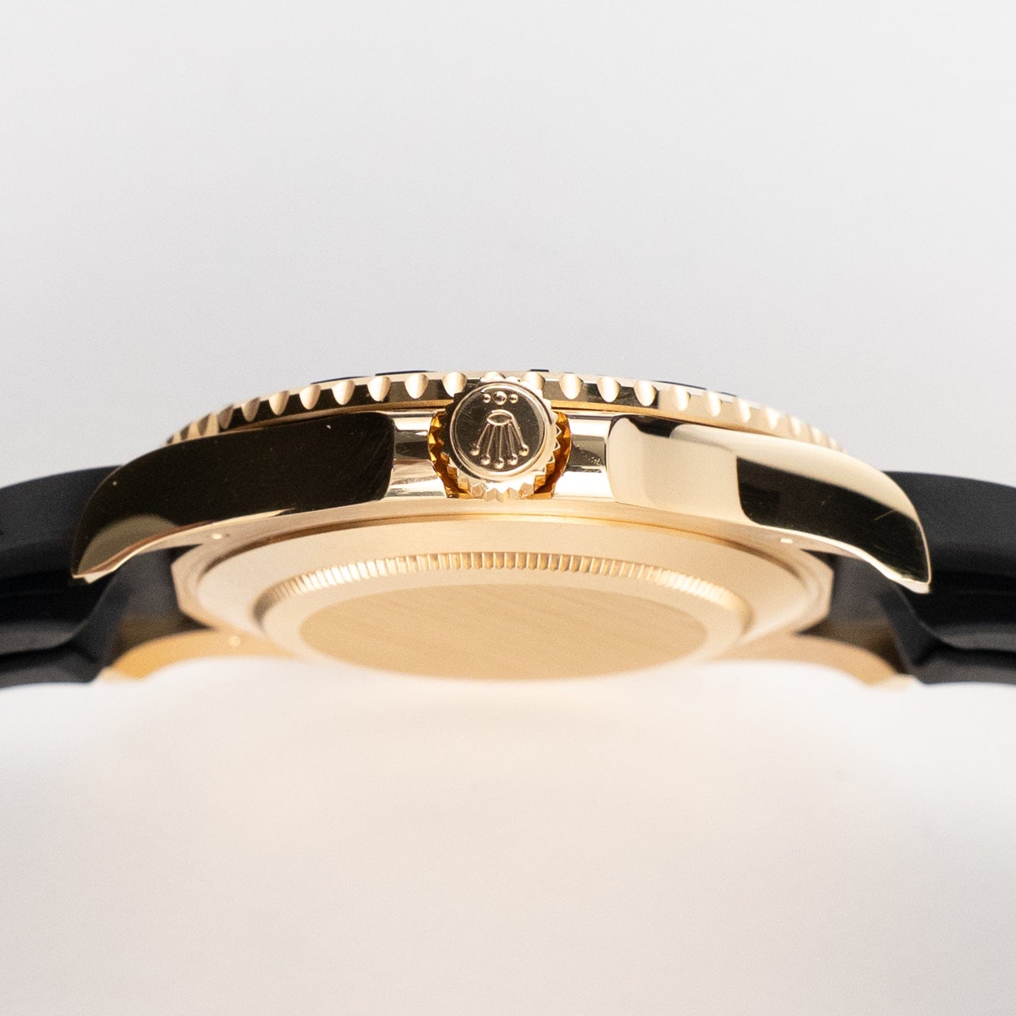 Role_x Yatch Master Yellow Gold Oysterflex Black Mint Mens Watch Luxury Edition Premium Quality Luxurystuffs.in